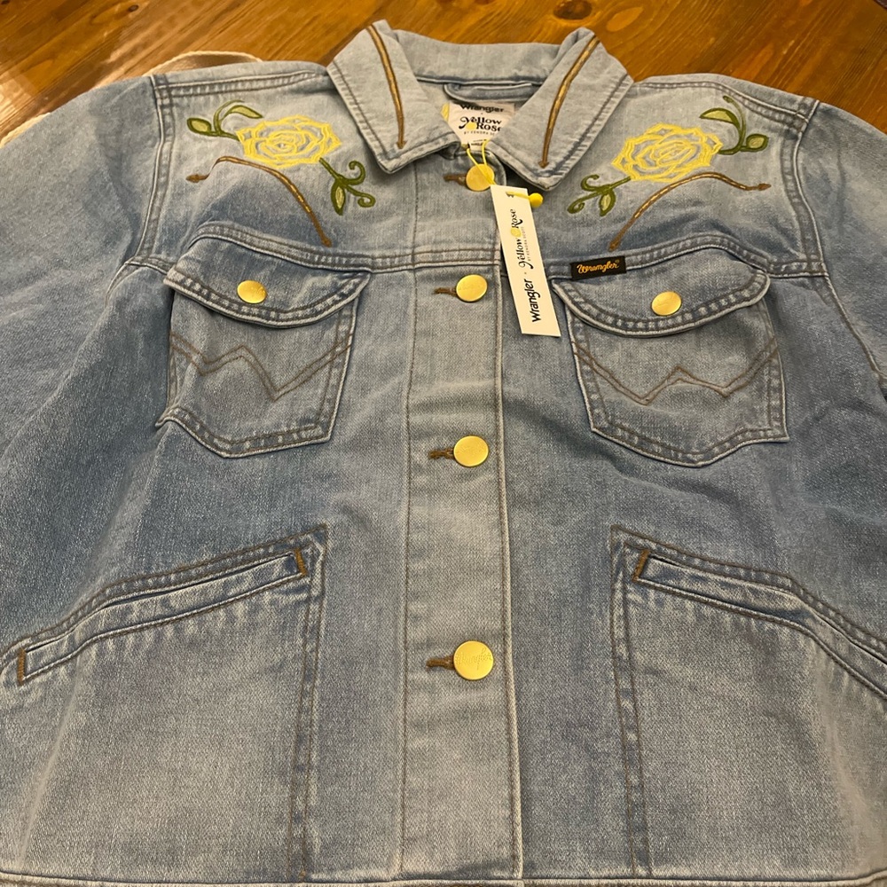 NWT Bundle - Kendra Scott Yellow Rose x Wrangler XL 🔥HOT ITEM🔥SOLD OUT online!
